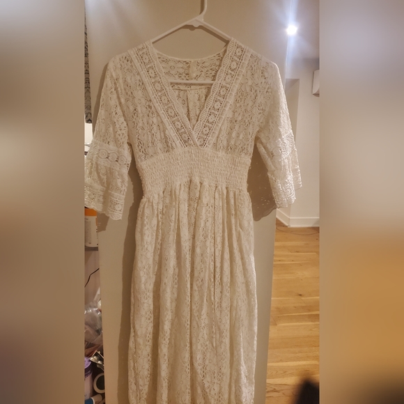 White lace dress - Picture 4 of 5